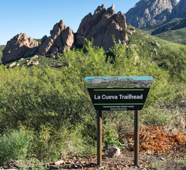 La Cueva Trailhead sign